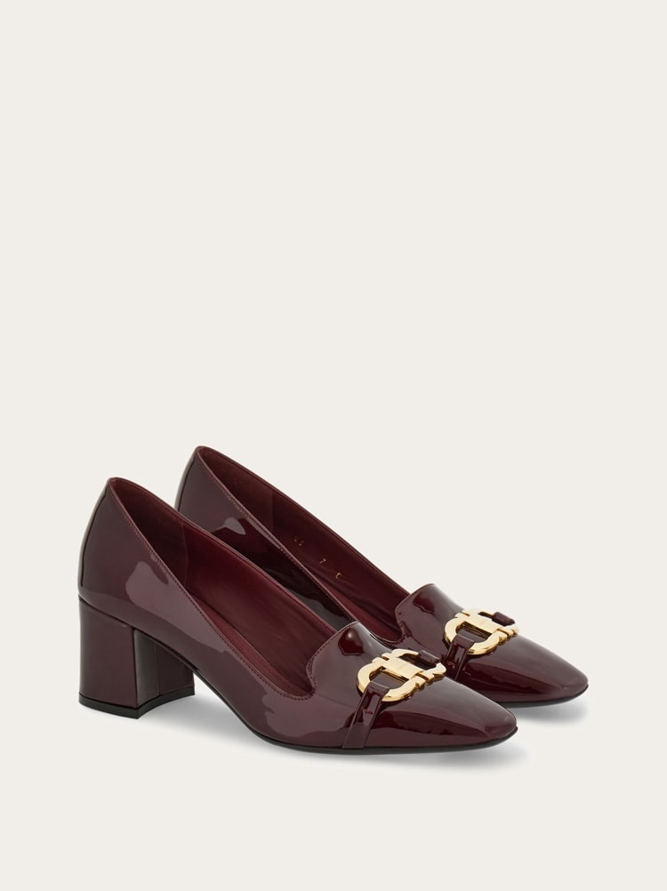 Pump with Gancini ornament - Image 1